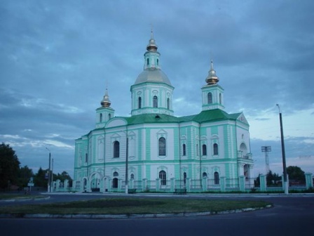 Ахтырка. Кафедральный собор Покрова Пресвятой Богородицы. общий вид в ландшафте