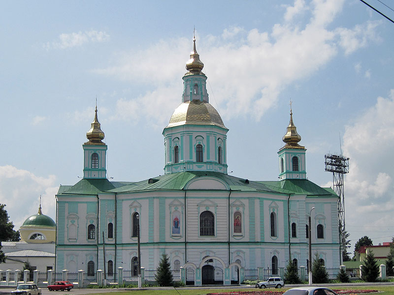 Ахтырка. Кафедральный собор Покрова Пресвятой Богородицы. общий вид в ландшафте