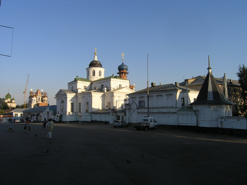 Николаевский женский монастырь, Арзамас (Арзамасский район и г. Арзамас, Нижегородская область). дополнительная информация, Общий вид на монастырские церкви и стену с Соборной площади