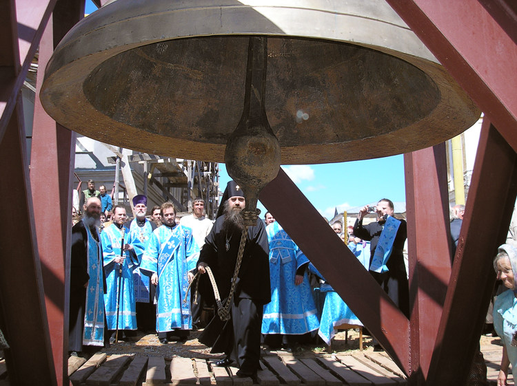 Оранский Богородицкий мужской монастырь, Оранки (Богородский район, Нижегородская область). документальные фотографии, Освящение колоколов. Архиепископ Георгий.		      