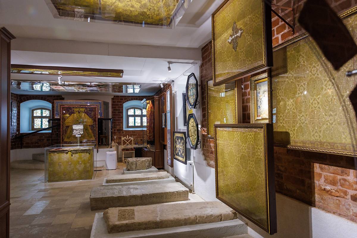 Музейная экспозиция в нижнем храме., интерьер и убранство. Благовещенский мужской монастырь. Собор Благовещения Пресвятой Богородицы, Муром (Муромский район и г. Муром, Владимирская область)