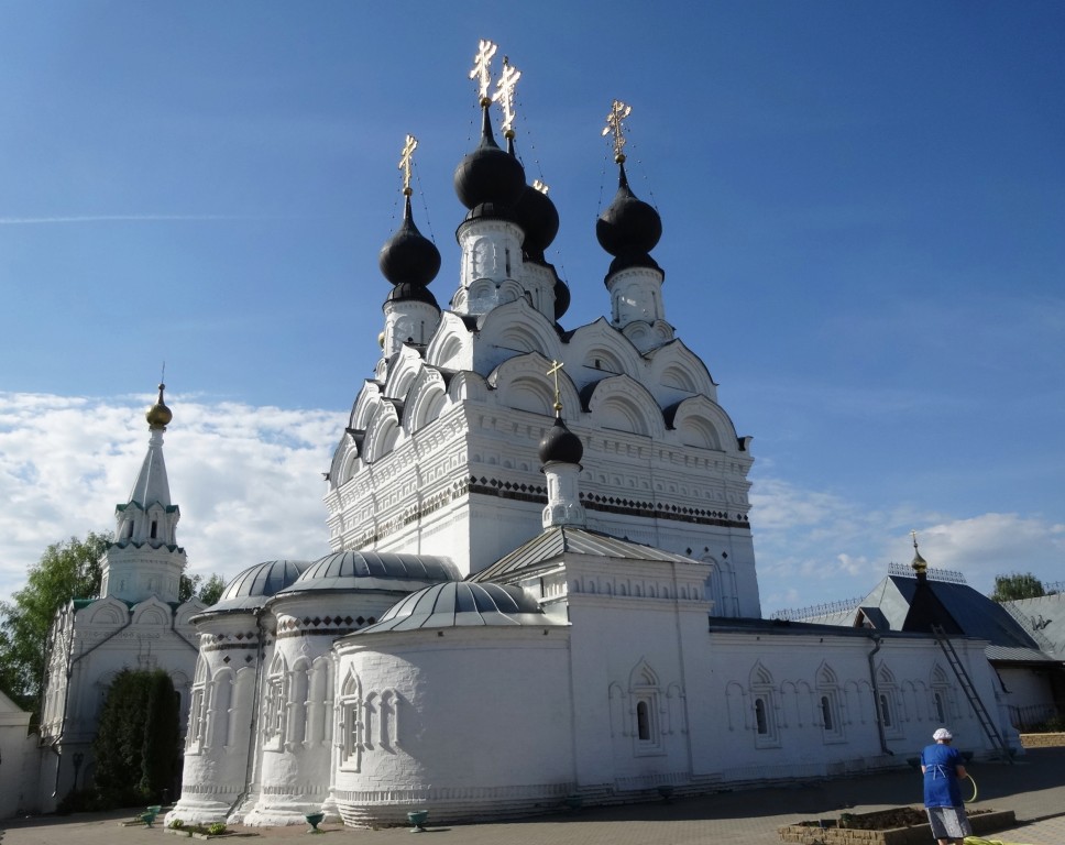 Муром. Троицкий женский монастырь. Собор Троицы Живоначальной. фасады, вид с северо-востока