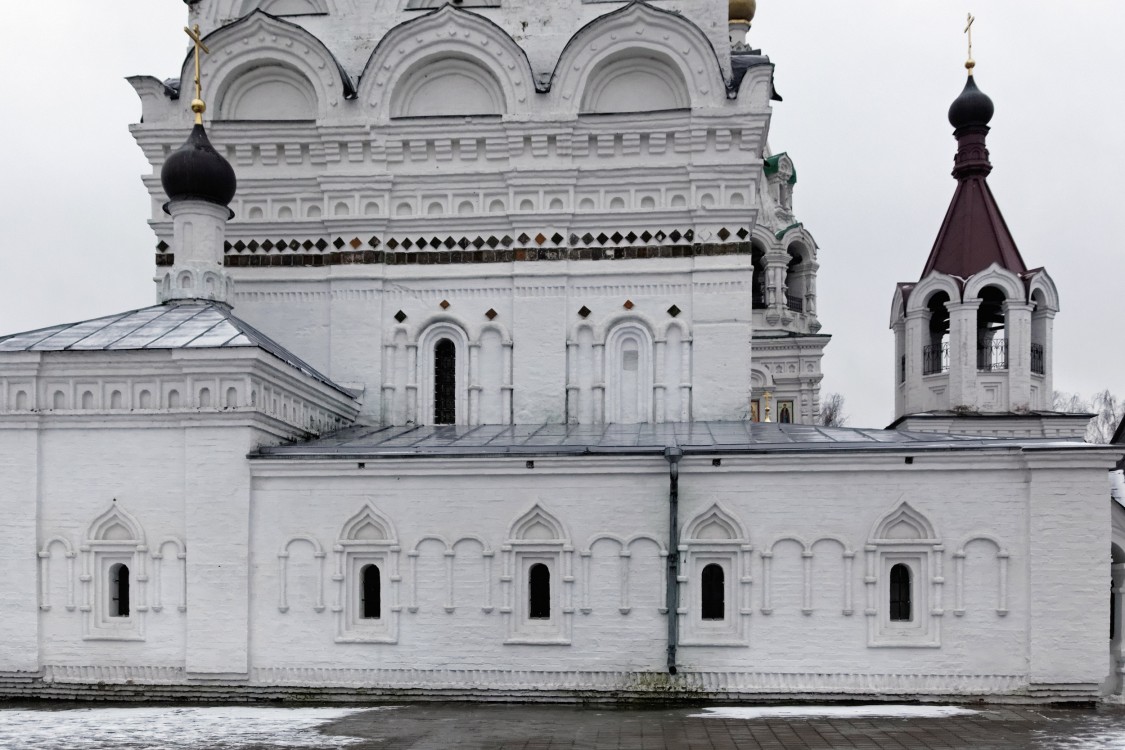 Муром. Троицкий женский монастырь. Собор Троицы Живоначальной. архитектурные детали