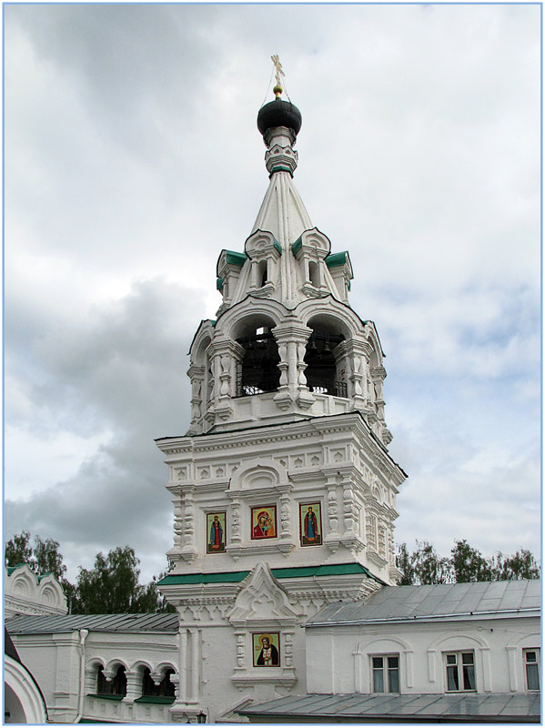 Муром. Троицкий женский монастырь. Церковь Казанской иконы Божией Матери (надвратная). архитектурные детали