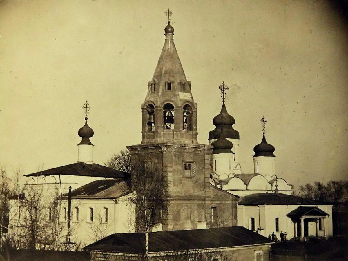 Покровская церковь слева. 1887 г., архивная фотография. Спасский мужской монастырь. Церковь Покрова Пресвятой Богородицы, Муром (Муромский район и г. Муром, Владимирская область)