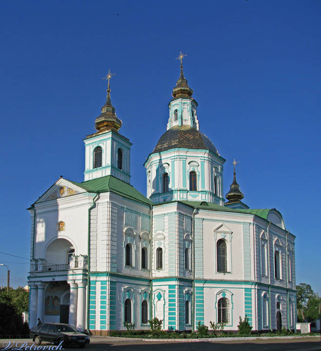 Ахтырка. Кафедральный собор Покрова Пресвятой Богородицы. общий вид в ландшафте