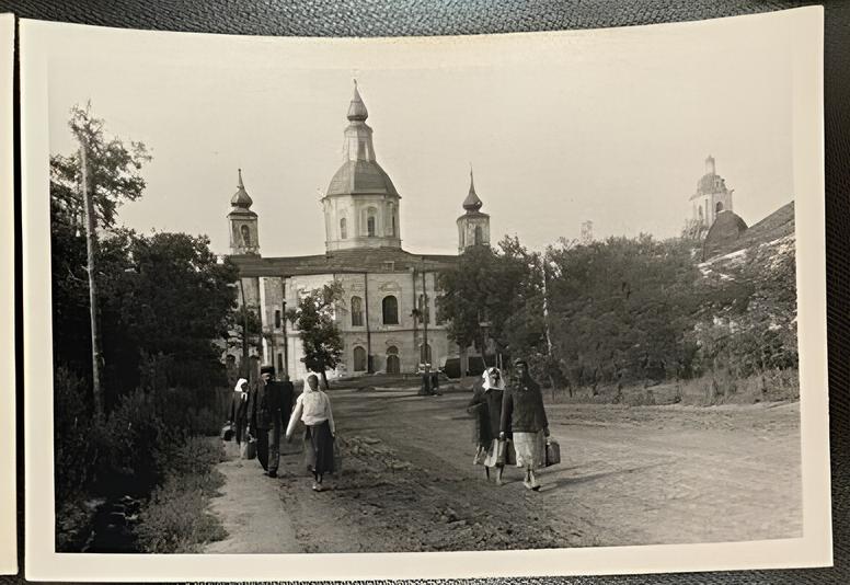 Кафедральный собор Покрова Пресвятой Богородицы, Ахтырка (Ахтырский район, Украина, Сумская область). архивная фотография, Боковой фасад собора. Фото 1941 г. с аукциона e-bay.de