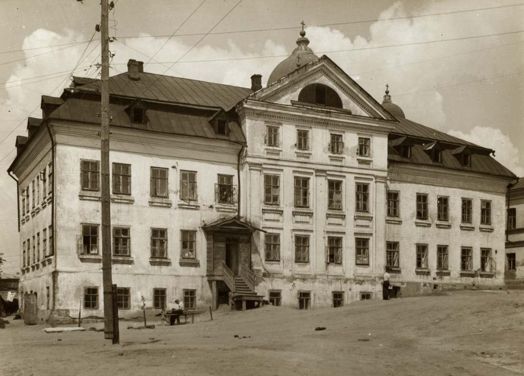 Николаевский женский монастырь, Арзамас (Арзамасский район и г. Арзамас, Нижегородская область). архивная фотография, Восточный фасад настоятельского корпуса Николаевского монастыря. Фото 1956г.
