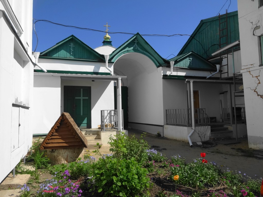 Арзамас. Николаевский женский монастырь. архитектурные детали, вид на ворота с территории монастыря