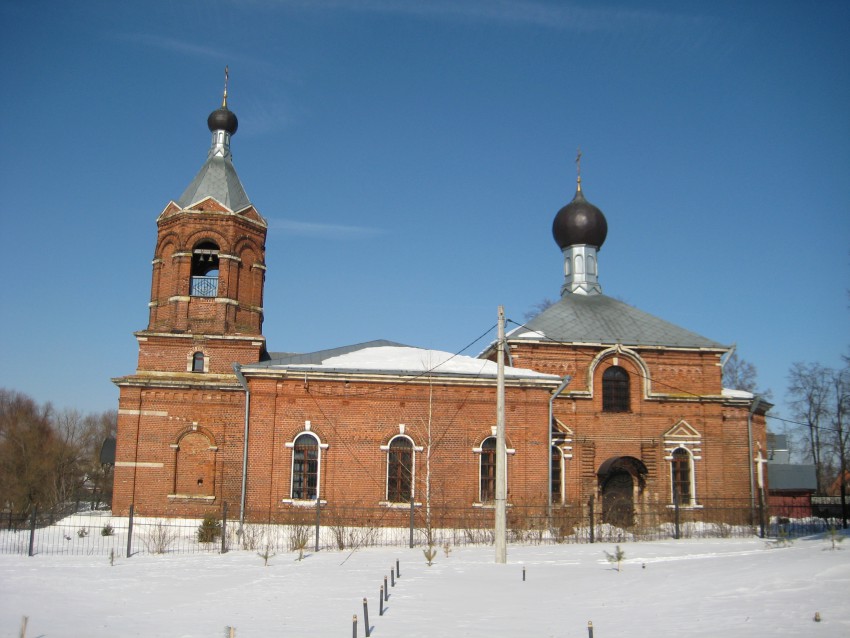 Церковь Покрова Пресвятой Богородицы, Еганово (Раменский район и гг. Бронницы, Жуковский, Московская область). общий вид в ландшафте