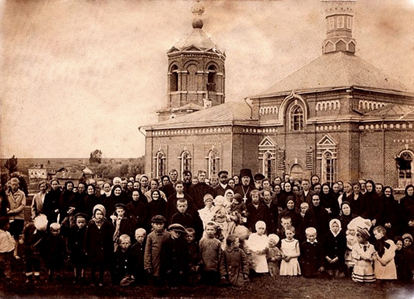 Еганово. Церковь Покрова Пресвятой Богородицы. архивная фотография, Покровский храм Еганово с прихожанами до революции. с http://titovo-online.ru/