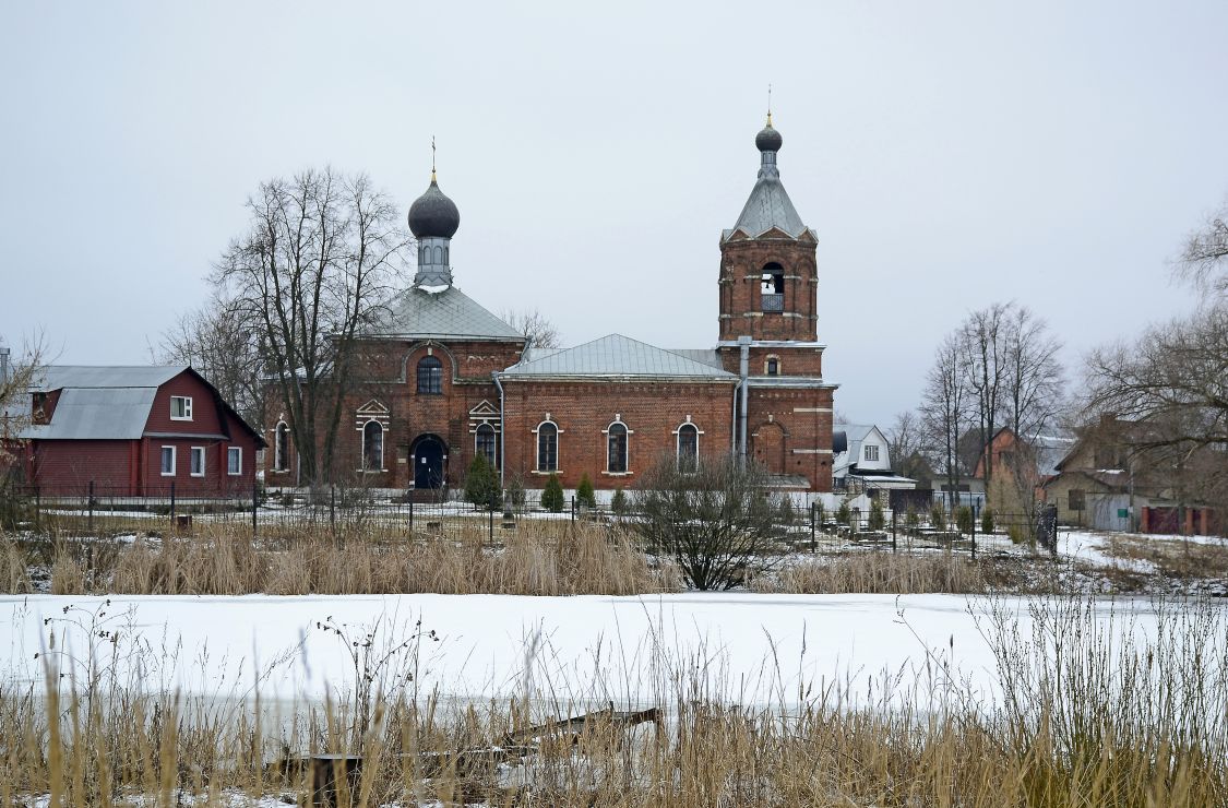 Церковь Покрова Пресвятой Богородицы, Еганово (Раменский район и гг. Бронницы, Жуковский, Московская область). общий вид в ландшафте