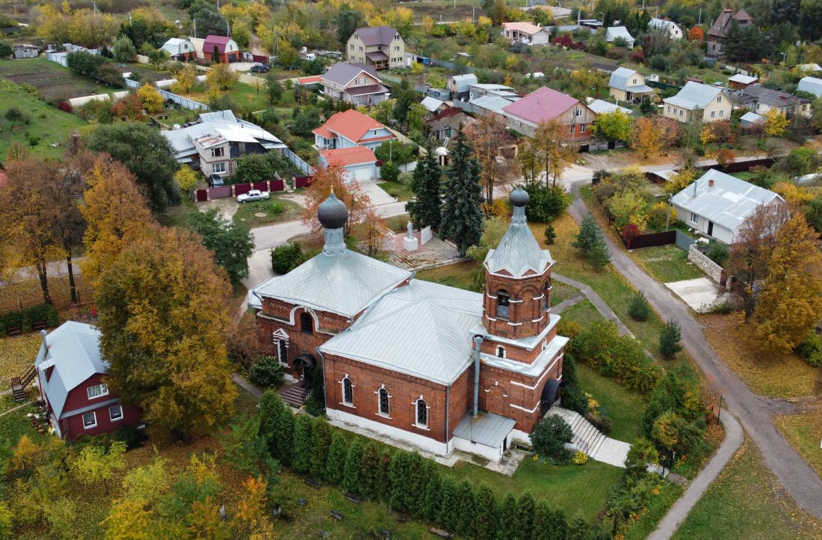 Церковь Покрова Пресвятой Богородицы, Еганово (Раменский район и гг. Бронницы, Жуковский, Московская область). общий вид в ландшафте