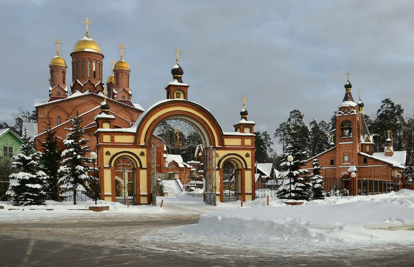 Ильинский. Церковь Петра и Павла. общий вид в ландшафте