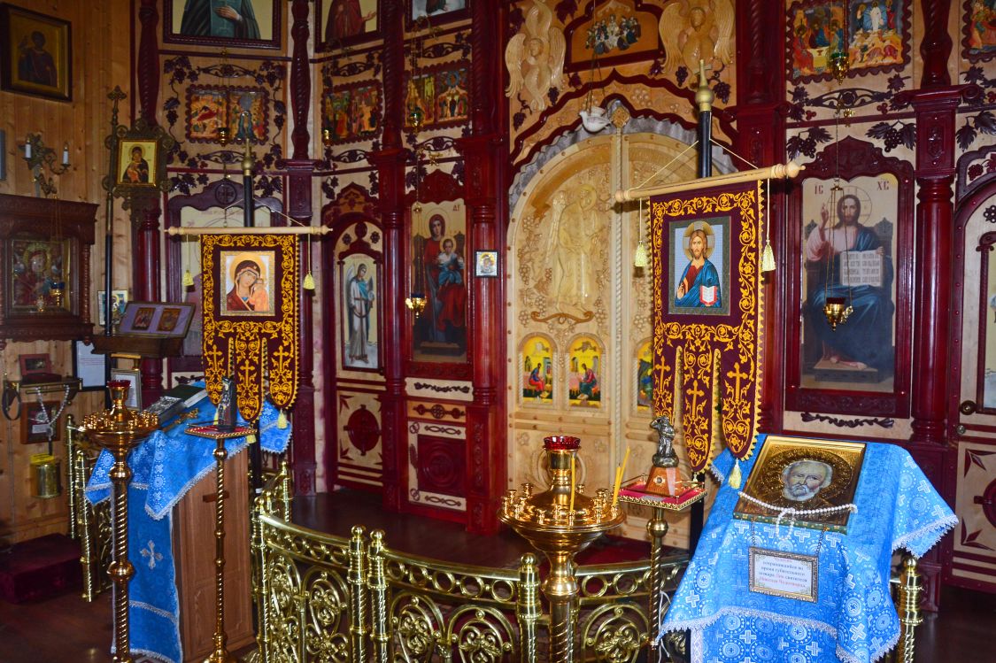 Церковь Страстной иконы Божией Матери, Артёмово (Пушкинский район и гг. Ивантеевка, Королёв, Московская область). интерьер и убранство