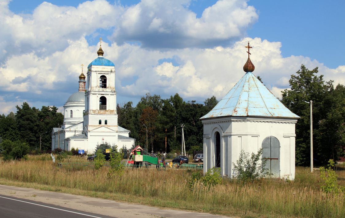 Часовня Александра Невского в память кончины Александра II, Красное (Орехово-Зуевский городской округ, Московская область). общий вид в ландшафте