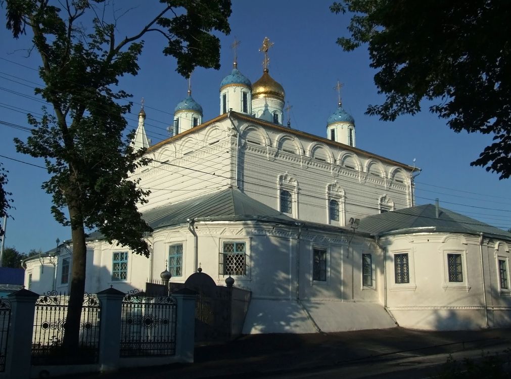 Чебоксары. Кафедральный собор Введения во храм Пресвятой Богородицы. фасады