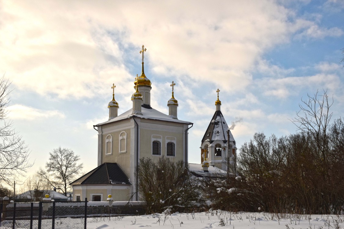 Лужки. Церковь Троицы Живоначальной. фасады