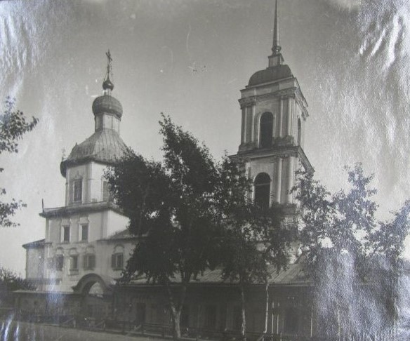 Церковь Успения Пресвятой Богородицы, Чебоксары (Чебоксары, город, Республика Чувашия). архивная фотография,  Общий вид с северной стороны. 1920 г. Из фондов ГИМ. ГК: 33605518