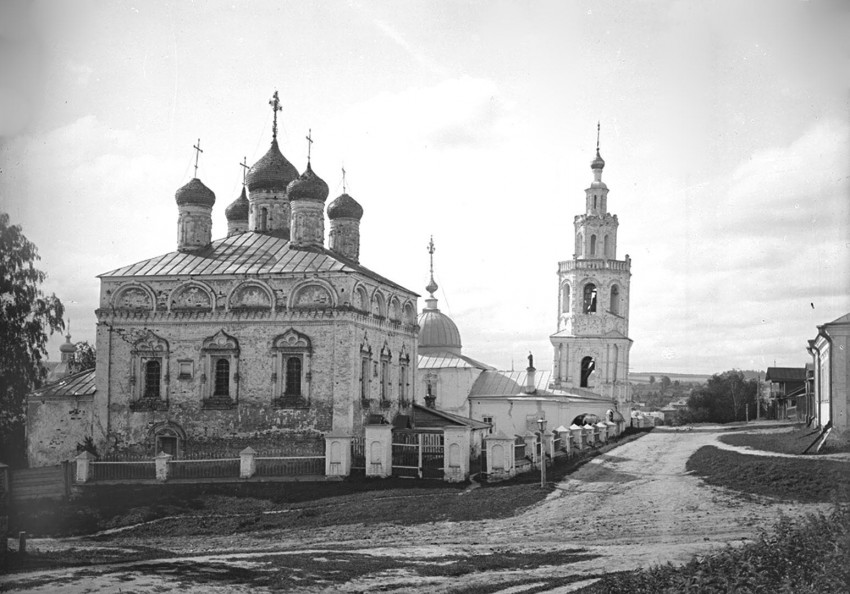 Чебоксары. Церковь Михаила Архангела. архивная фотография, Фото 1894г. Михайло-Архангельская церковь и Церковь Параскевы Пятницы. Казанская губерния