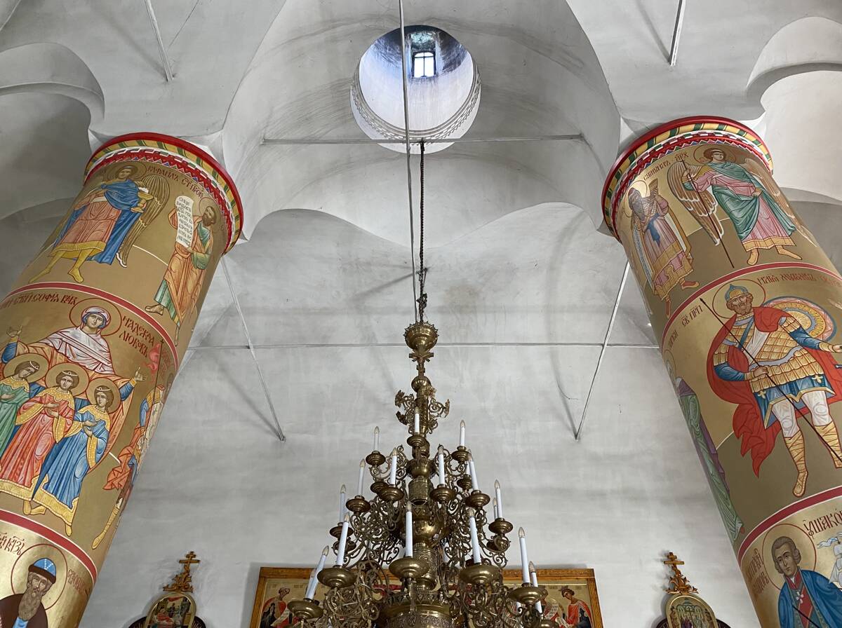 Церковь Михаила Архангела, Чебоксары (Чебоксары, город, Республика Чувашия). интерьер и убранство, Столпы и своды