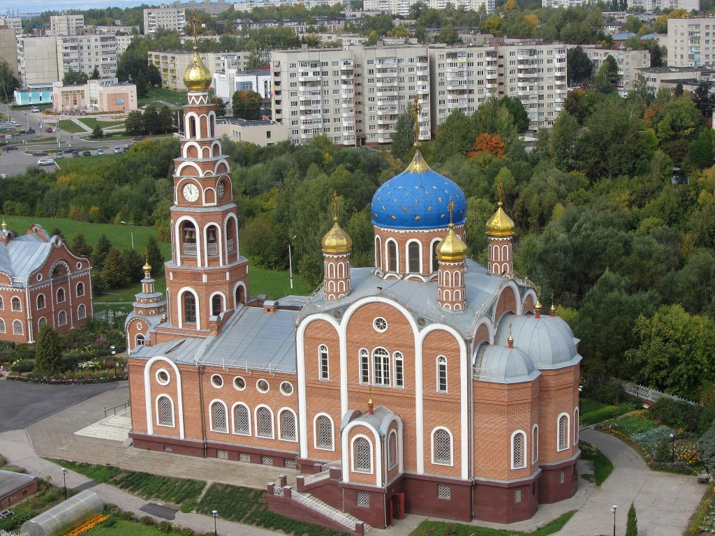 Собор Владимира равноапостольного, Новочебоксарск (Новочебоксарск, город, Республика Чувашия). общий вид в ландшафте