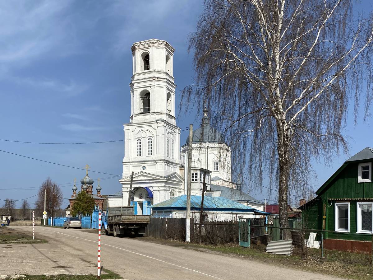 Вид с юго-запада, общий вид в ландшафте. Церковь Казанской иконы Божией Матери, Мариинский Посад (Мариинско-Посадский район, Республика Чувашия)