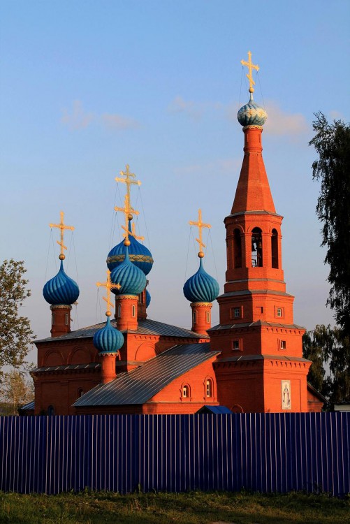 Церковь Покрова Пресвятой Богородицы, Калинино (Вурнарский район, Республика Чувашия). общий вид в ландшафте