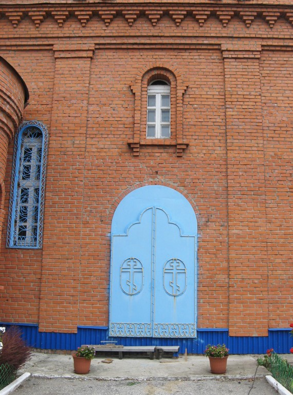 Церковь Покрова Пресвятой Богородицы, Калинино (Вурнарский район, Республика Чувашия). архитектурные детали, Врата южного фасада основного объема храма
