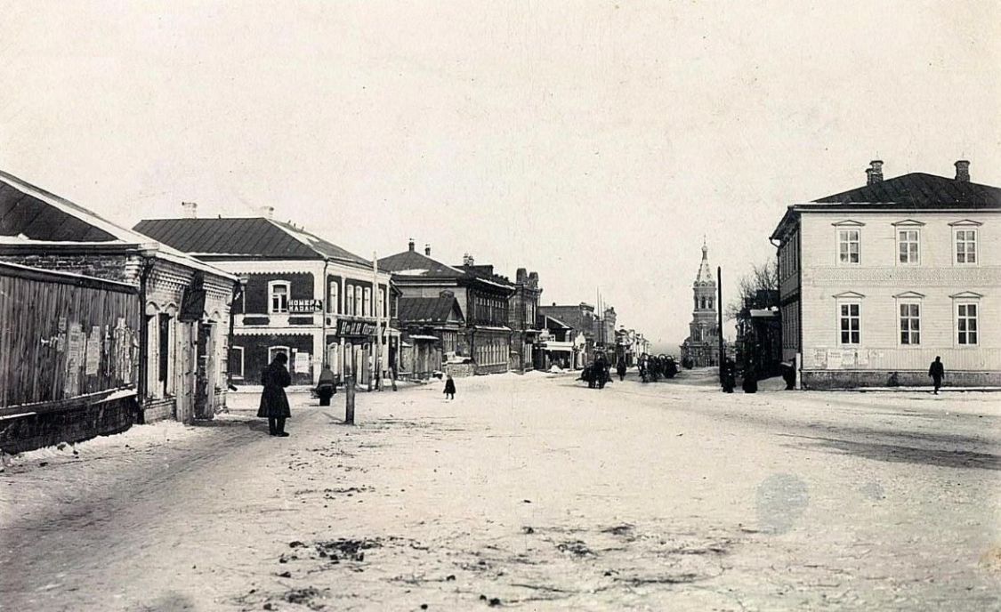 Алатырь. Церковь Казанской иконы Божией Матери. архивная фотография, Храм в перспективе улицы, архивное фото.