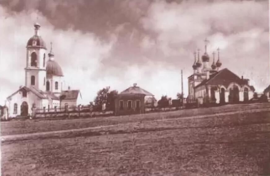 Собор Усекновения главы Иоанна Предтечи, Алатырь (Алатырский район и г. Алатырь, Республика Чувашия). архивная фотография, Собор Рождества Пресвятой Богородицы (слева) и Церковь Усекновения главы Иоанна Предтечи (справа). Архивное фото.