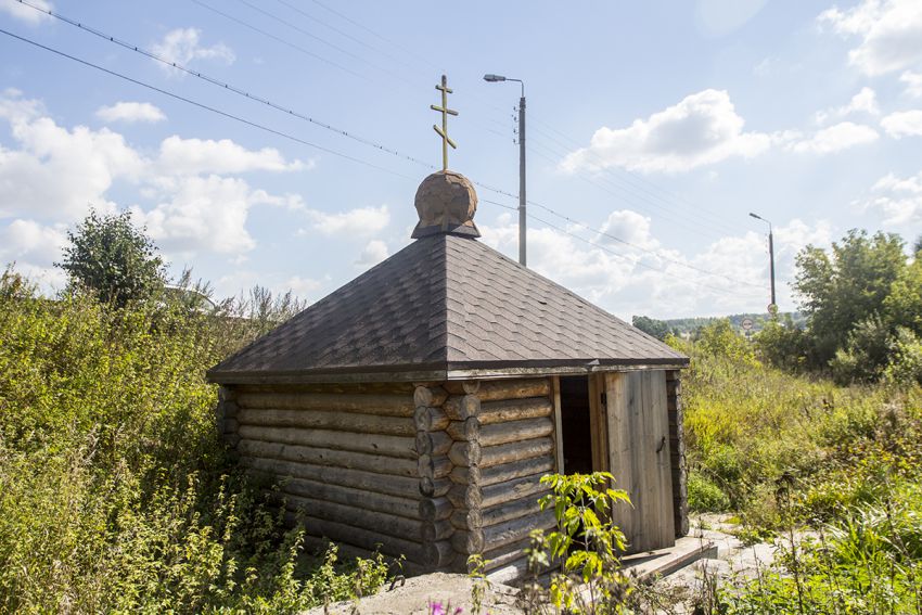 Церковь Троицы Живоначальной, Шелокша (Кстовский район, Нижегородская область). дополнительная информация, рядом с церковью святой источник (через дорогу)