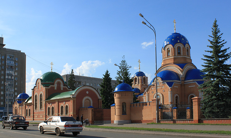 Церковь Успения Пресвятой Богородицы, Йошкар-Ола (Йошкар-Ола, город, Республика Марий Эл). фасады, слева от Успенского храма расположен крестильный храм.