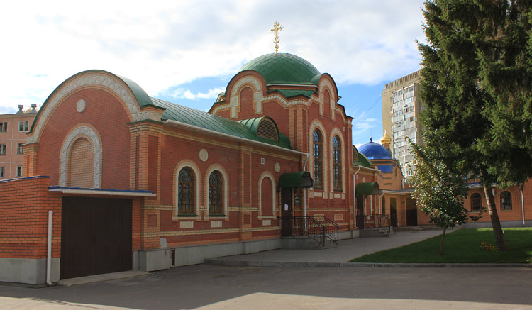 Церковь Успения Пресвятой Богородицы, Йошкар-Ола (Йошкар-Ола, город, Республика Марий Эл). дополнительная информация, Вид на часовню с территории храма