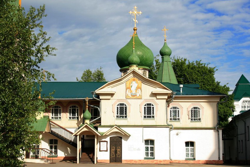 Йошкар-Ола. Церковь Воскресения Христова. общий вид в ландшафте