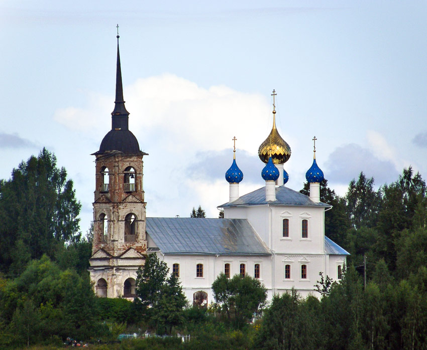 Воскресенское (Шубино). Церковь Воскресения Христова. фасады, Вид церкви Воскресения Христова с Волги