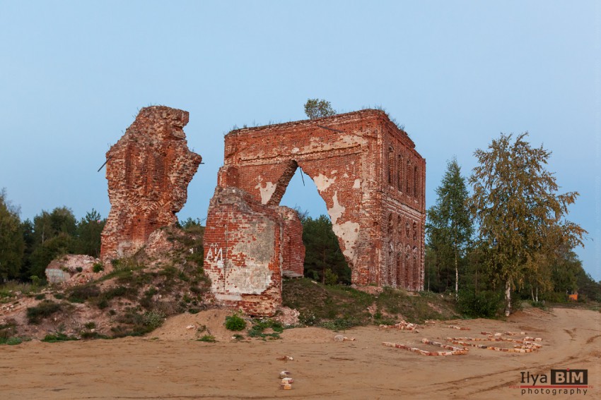 Церковь Знамения Честного Креста Господня в Коприно (старая), Ясенево (Рыбинский район, Ярославская область). фасады