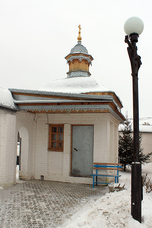 Тихвинский Богородицкий женский монастырь, Цивильск (Цивильский район, Республика Чувашия). дополнительная информация, Часовня у ворот монастыря