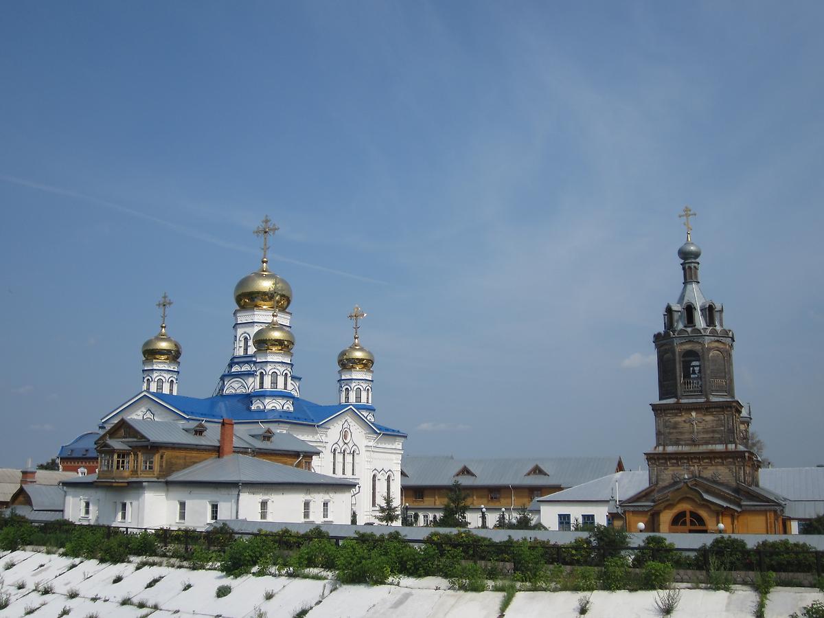 общий вид в ландшафте. Тихвинский Богородицкий женский монастырь, Цивильск (Цивильский район, Республика Чувашия)