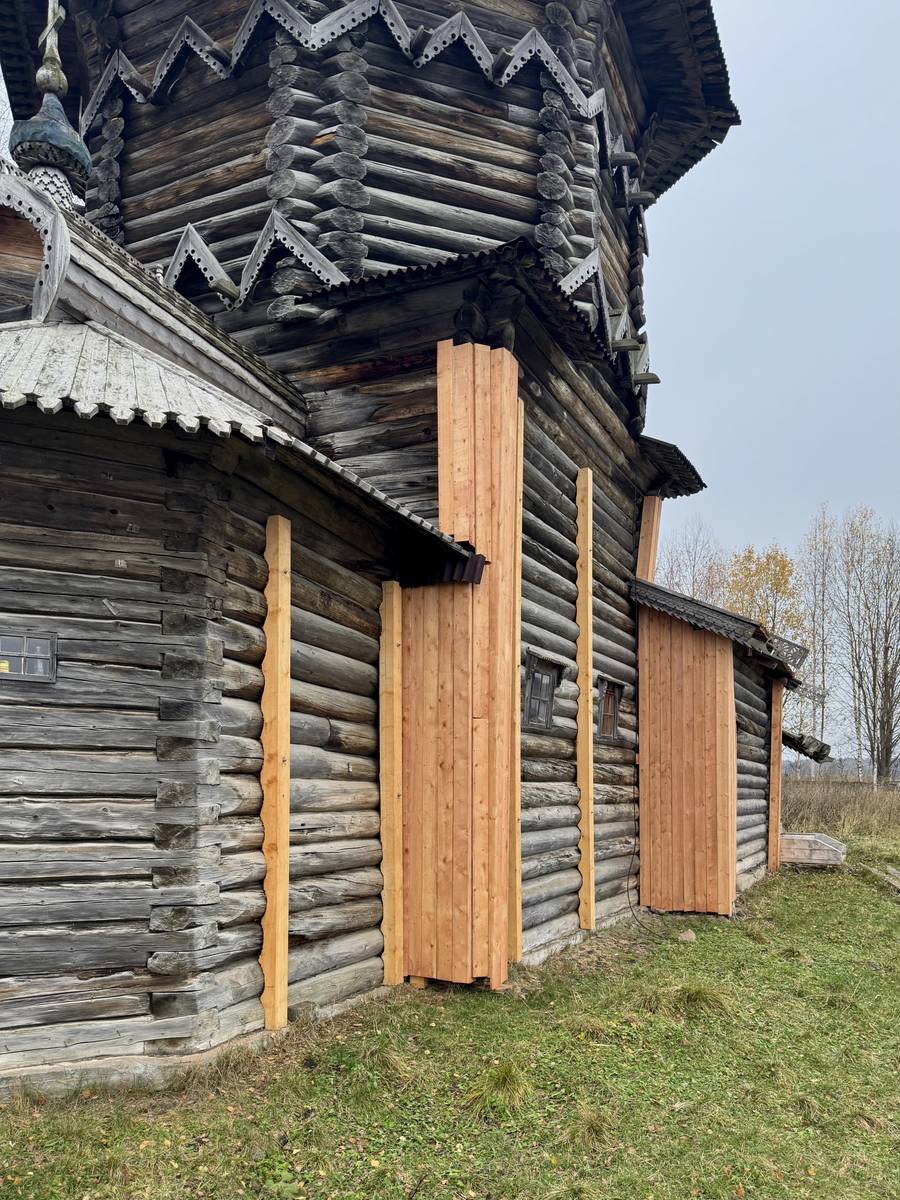 Консервационная обшивка на углах срубов, дополнительная информация. Церковь Александра Свирского, Космозеро (Медвежьегорский район, Республика Карелия)