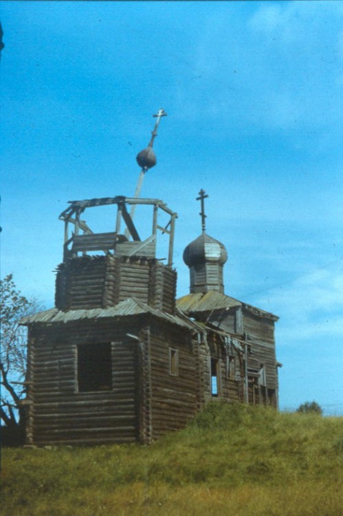 Церковь Параскевы Пятницы, Онежены (Медвежьегорский район, Республика Карелия). фасады, снимок сделан летом 1988