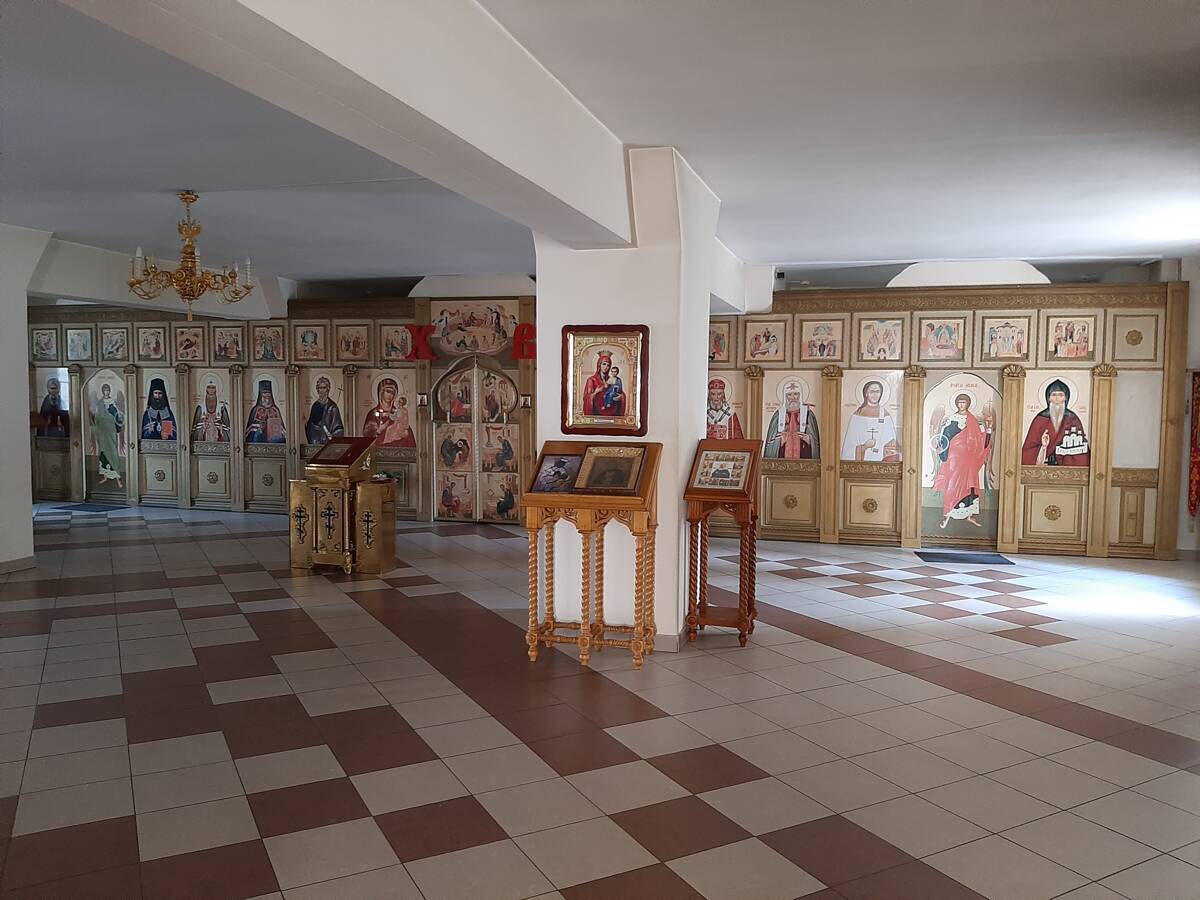 Церковь Вознесения Господня, Брянск (Брянск, город, Брянская область). интерьер и убранство, Нижний придел в честь Иверской иконы Божией матери