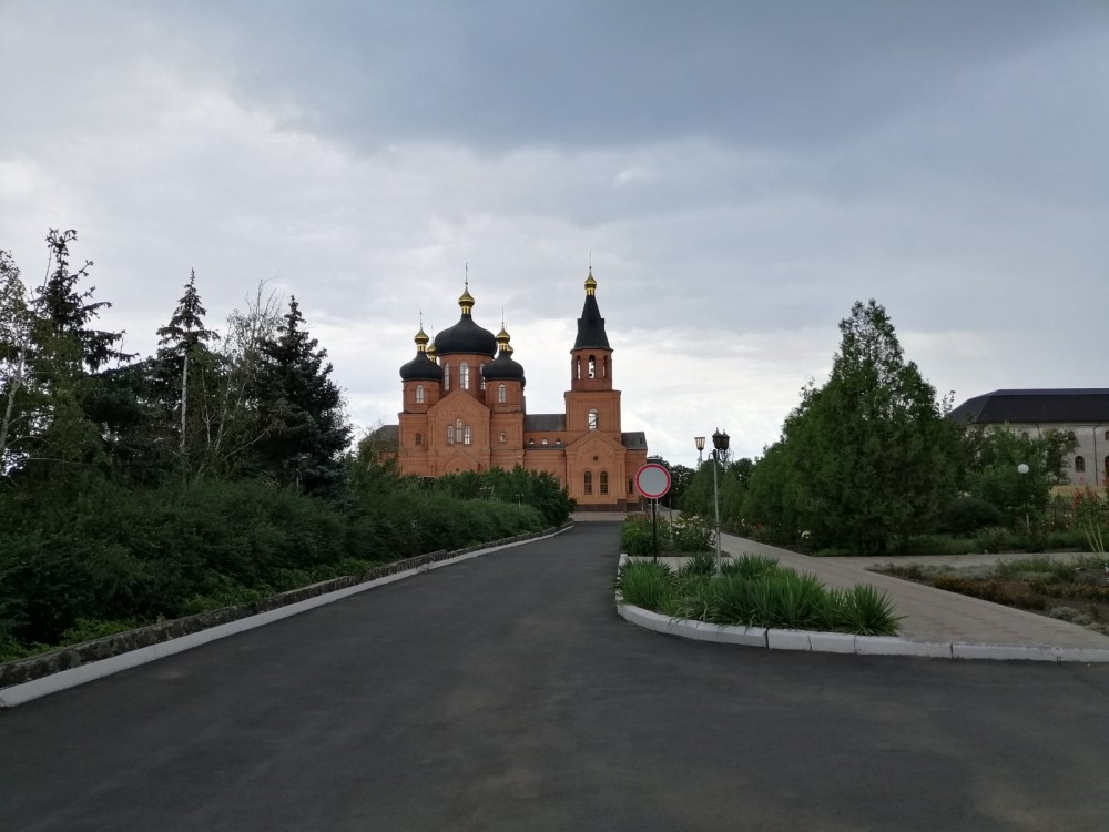 Церковь Михаила Архангела, Мариуполь (Мариупольский район, Украина, Донецкая область). общий вид в ландшафте