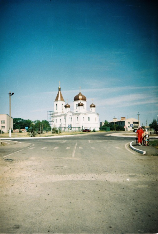 Урзуф. Церковь Михаила Архангела. общий вид в ландшафте