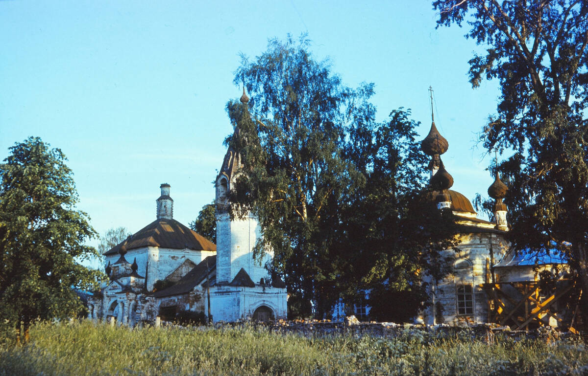 Храмовый комплекс. Церкви Смоленской иконы Божией Матери и Флора и Лавра, Ярлыково (Ивановский район, Ивановская область). фасады