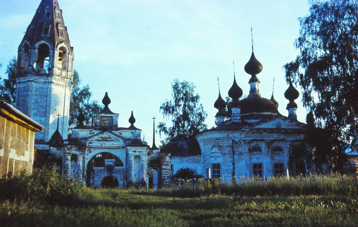 Храмовый комплекс. Церкви Смоленской иконы Божией Матери и Флора и Лавра, Ярлыково (Ивановский район, Ивановская область). фасады