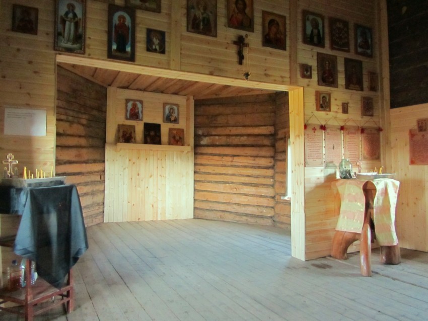 Церковь Илии Пророка, Поля (Медвежьегорский район, Республика Карелия). интерьер и убранство, алтарь