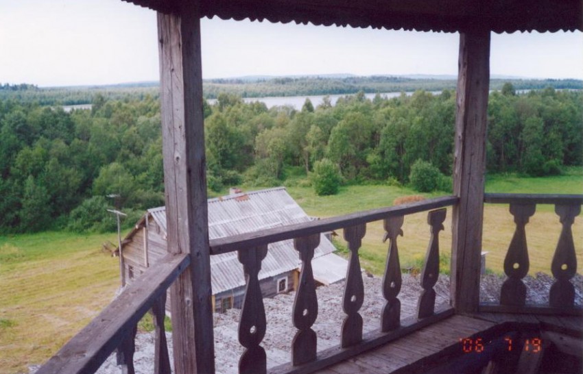 Церковь Илии Пророка, Поля (Медвежьегорский район, Республика Карелия). архитектурные детали, Перила (плоские балясины) площадки звона колокольни