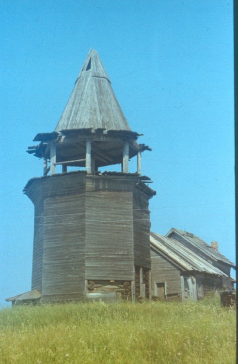Поля. Церковь Илии Пророка. документальные фотографии, снимок сделан летом 1988