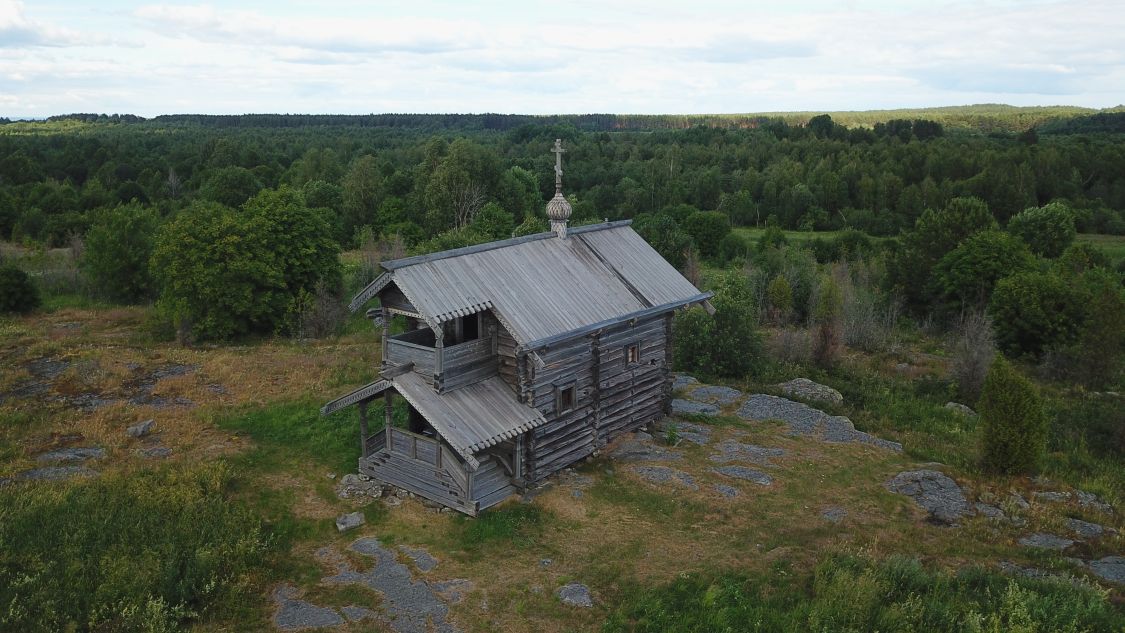 Часовня Михаила Архангела, Подгорская (Паяницы) (Медвежьегорский район, Республика Карелия). общий вид в ландшафте